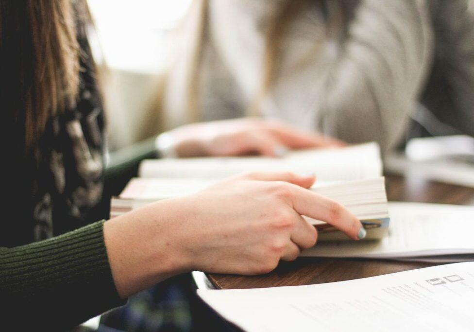 Unsplash_Sarah_Nolter_Woman_Reading Unsplash_Sarah_Nolter_Woman_Reading